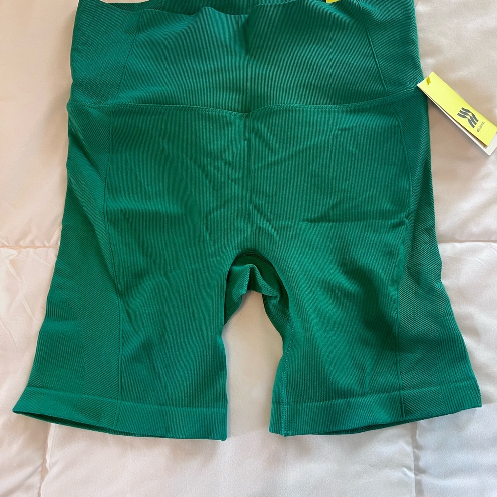 2 Pairs - All In Motion High-Rise 6 in Bike Shorts - Picture 5 of 6